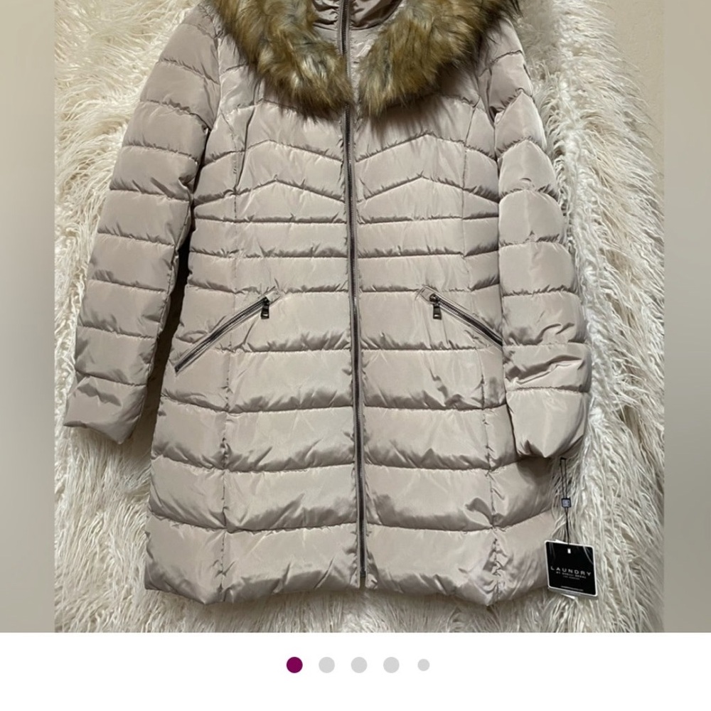 Stylish Beige Puffer Coat with Faux Fur